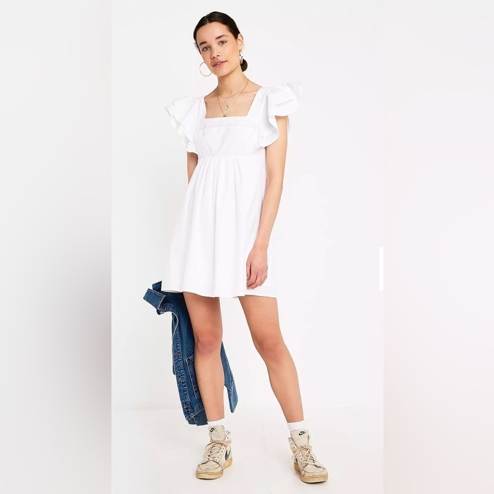Urban Outfitters Baby Doll Casual White Mini Dress w/Ruffle Sleeves SZ M